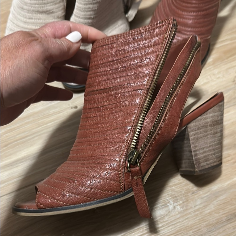 Bella Vita Ecru, Brown, & Maroon Ankle Booties, 6.5 & 6WW (maroon) - Picture 3 of 4